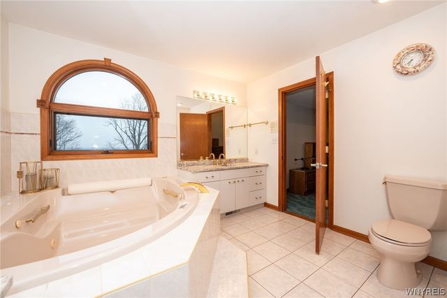 4892 Eastbrooke Place, Clarence, NY 14221