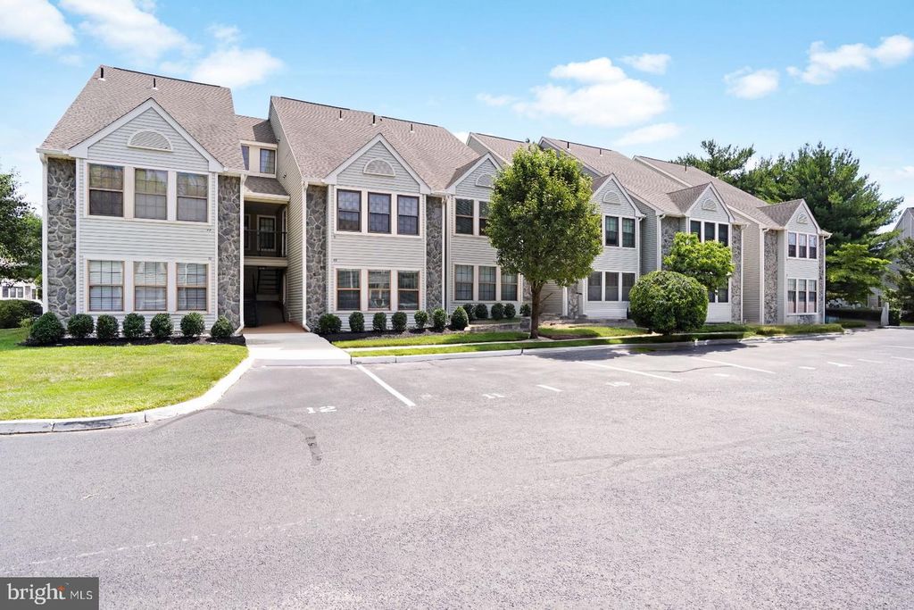 69 BRIDGEWATER DR, Marlton, NJ 08053