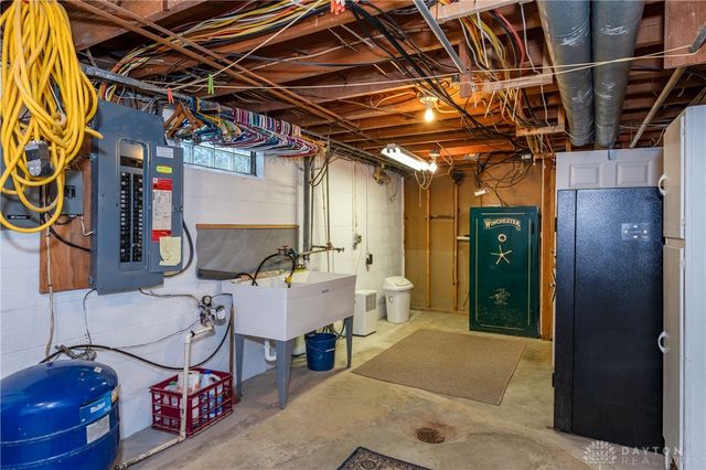 6250 Fairfield Pike, Enon Vlg, OH 45323