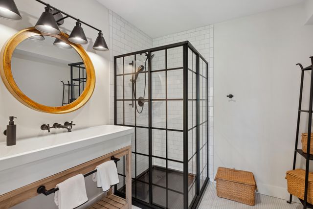 101 Carl Drive Ne, Ada Twp, MI 49301