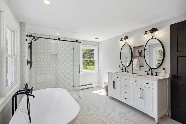 101 Carl Drive Ne, Ada Twp, MI 49301