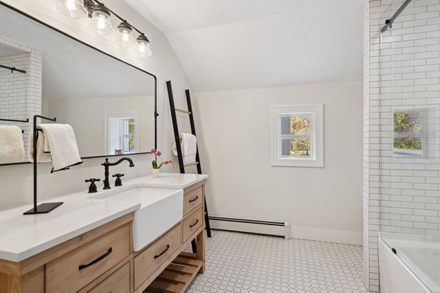 101 Carl Drive Ne, Ada Twp, MI 49301