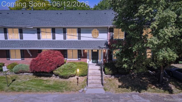 2449 Mulberry Square 32, Bloomfield Hills, MI 48302