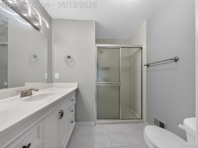 2449 Mulberry Square 32, Bloomfield Hills, MI 48302