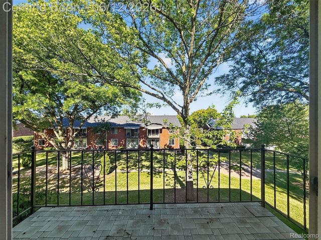 2449 Mulberry Square 32, Bloomfield Hills, MI 48302