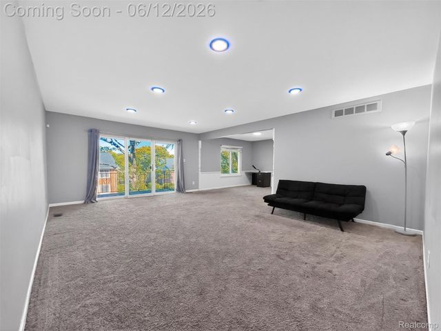 2449 Mulberry Square 32, Bloomfield Hills, MI 48302