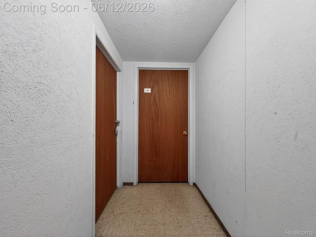 2449 Mulberry Square 32, Bloomfield Hills, MI 48302