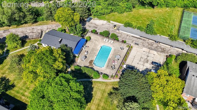 2449 Mulberry Square 32, Bloomfield Hills, MI 48302
