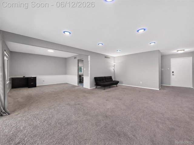 2449 Mulberry Square 32, Bloomfield Hills, MI 48302