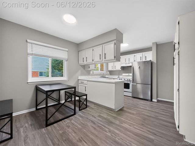 2449 Mulberry Square 32, Bloomfield Hills, MI 48302