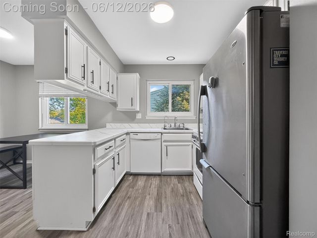 2449 Mulberry Square 32, Bloomfield Hills, MI 48302