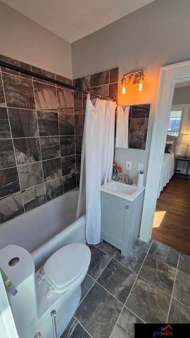 2730 Whitmore Street, Omaha, NE 68112