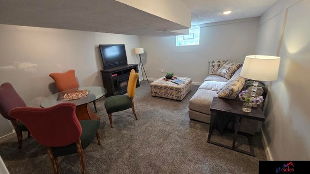 2730 Whitmore Street, Omaha, NE 68112