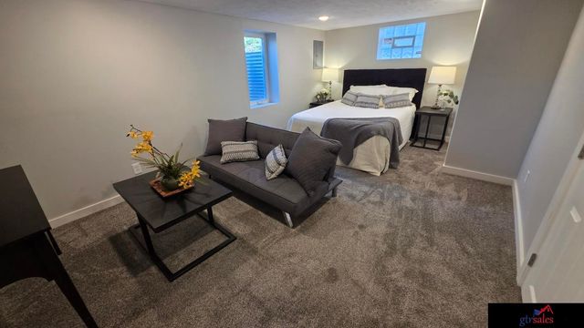 2730 Whitmore Street, Omaha, NE 68112