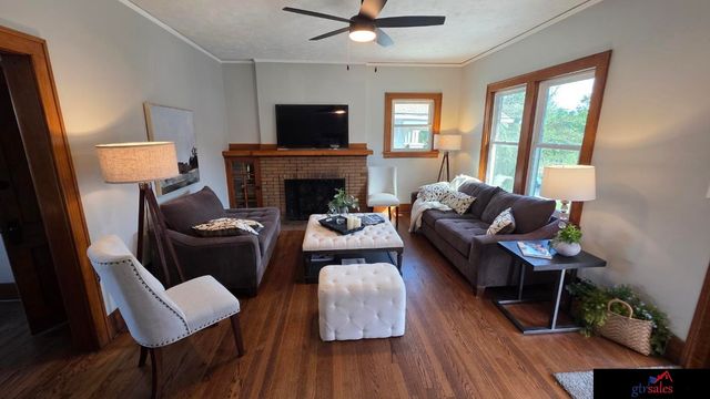 2730 Whitmore Street, Omaha, NE 68112