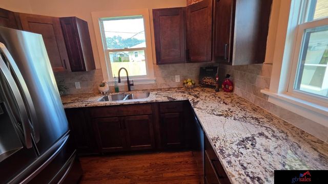 2730 Whitmore Street, Omaha, NE 68112