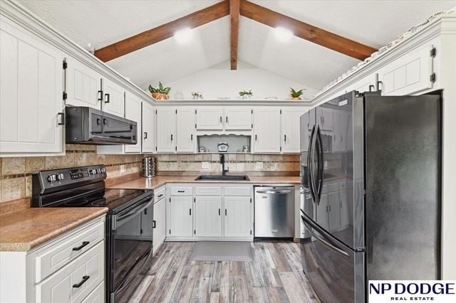 3704 Schuemann Drive, Bellevue, NE 68123