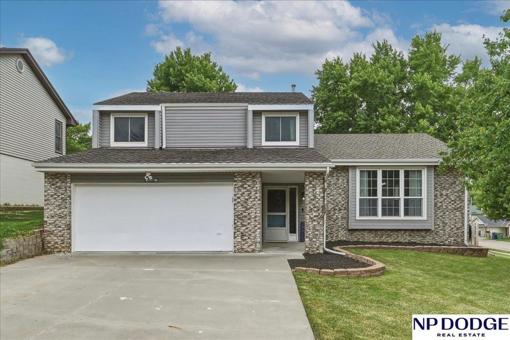 3704 Schuemann Drive, Bellevue, NE 68123