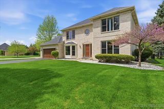 301 Stoneleigh Lane, Oswego, IL 60543