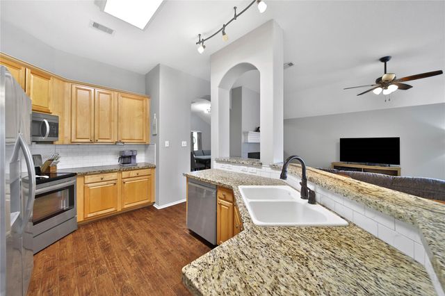2227 Valley View Crossing, Conroe, TX 77304