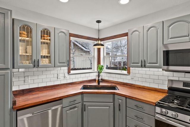 21387 Starling Drive, Bend, OR 97701