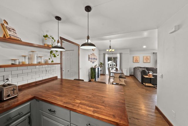 21387 Starling Drive, Bend, OR 97701