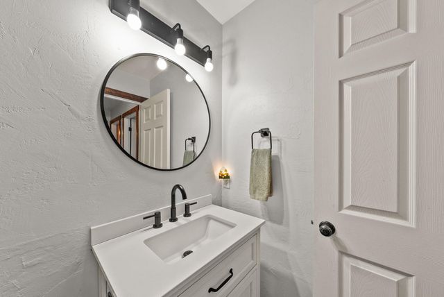 21387 Starling Drive, Bend, OR 97701