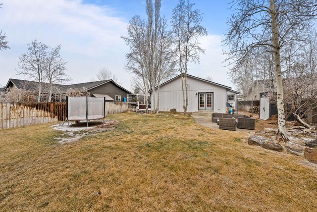 21387 Starling Drive, Bend, OR 97701