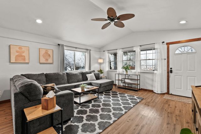 21387 Starling Drive, Bend, OR 97701