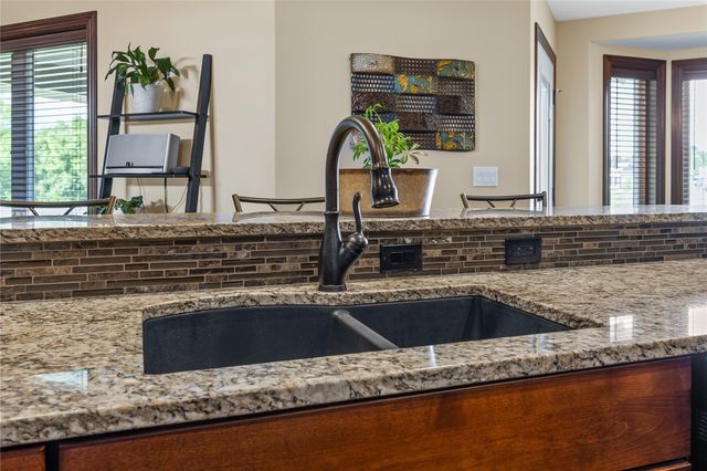 982 Raleigh Lane, Marion, IA 52302