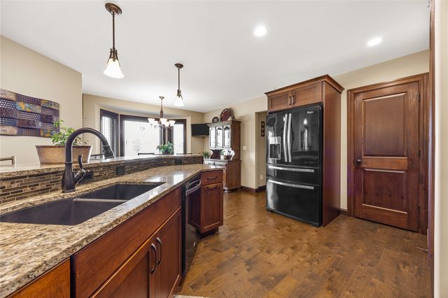 982 Raleigh Lane, Marion, IA 52302