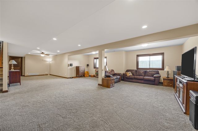 982 Raleigh Lane, Marion, IA 52302