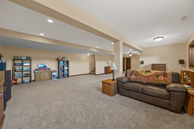 982 Raleigh Lane, Marion, IA 52302