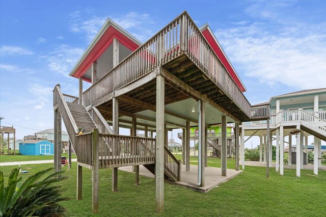 818 W Johnson Crawford Circle, Port Bolivar, TX 77650