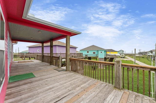 818 W Johnson Crawford Circle, Port Bolivar, TX 77650