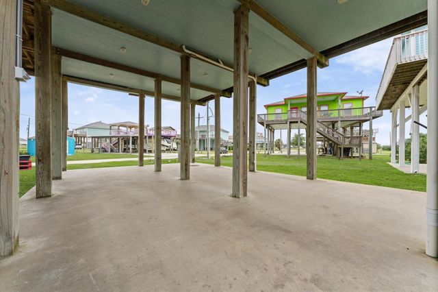 818 W Johnson Crawford Circle, Port Bolivar, TX 77650