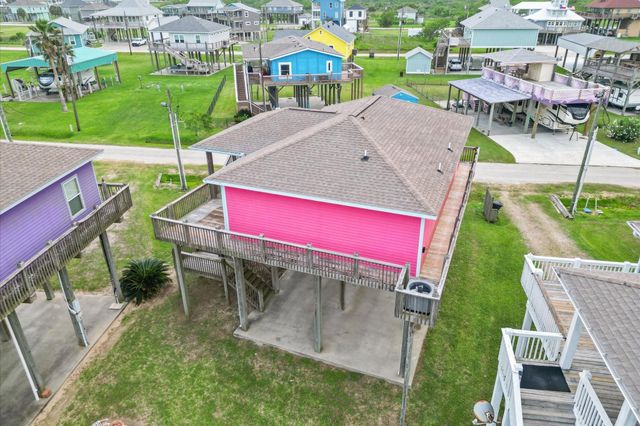 818 W Johnson Crawford Circle, Port Bolivar, TX 77650