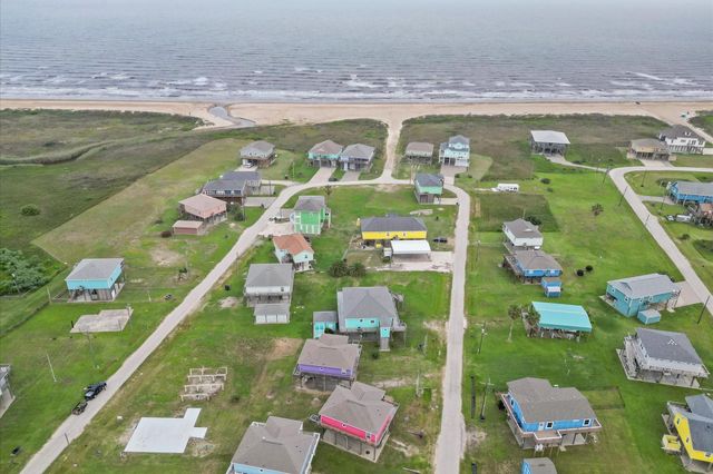 818 W Johnson Crawford Circle, Port Bolivar, TX 77650