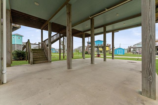 818 W Johnson Crawford Circle, Port Bolivar, TX 77650