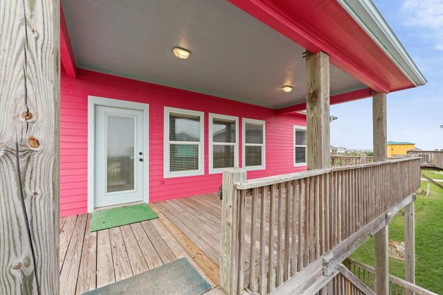 818 W Johnson Crawford Circle, Port Bolivar, TX 77650