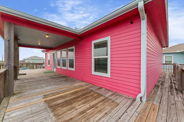 818 W Johnson Crawford Circle, Port Bolivar, TX 77650