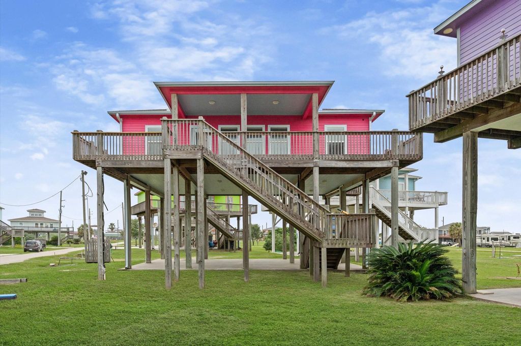 818 W Johnson Crawford Circle, Port Bolivar, TX 77650