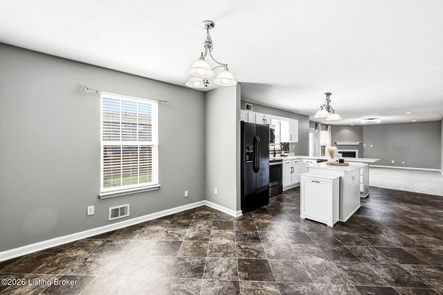 7022 Black Walnut Cir, Louisville, KY 40229