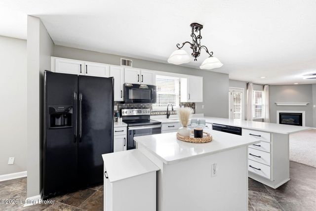 7022 Black Walnut Cir, Louisville, KY 40229