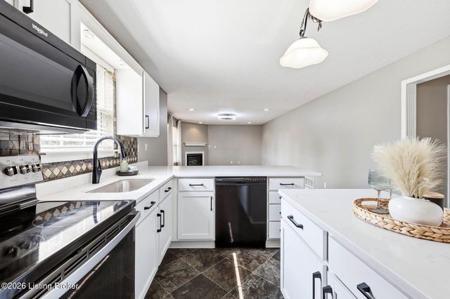 7022 Black Walnut Cir, Louisville, KY 40229