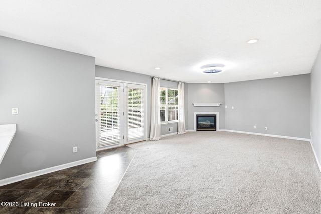 7022 Black Walnut Cir, Louisville, KY 40229