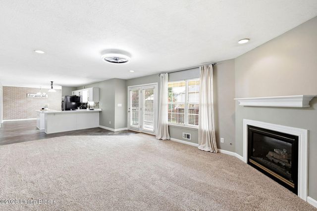 7022 Black Walnut Cir, Louisville, KY 40229