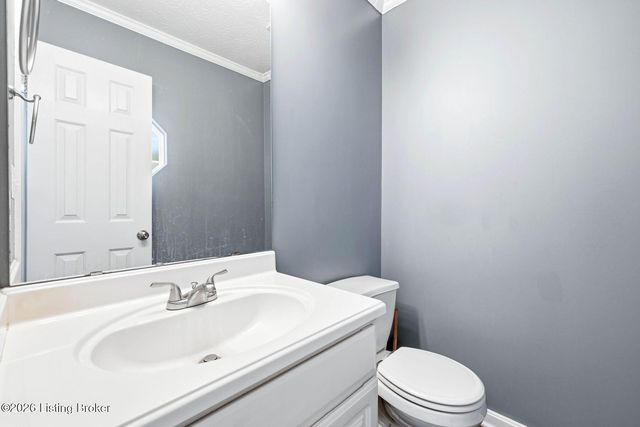 7022 Black Walnut Cir, Louisville, KY 40229
