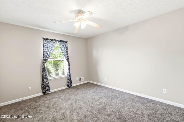 7022 Black Walnut Cir, Louisville, KY 40229