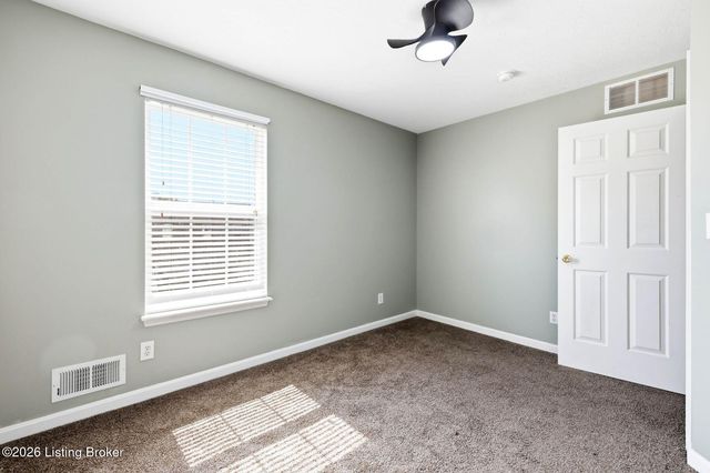 7022 Black Walnut Cir, Louisville, KY 40229